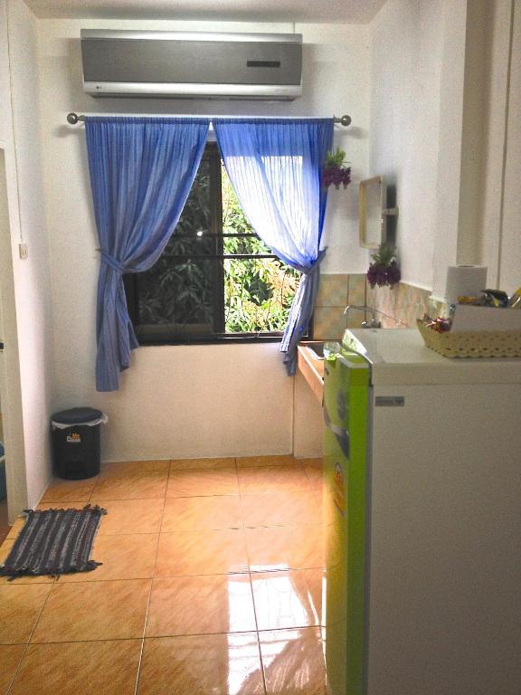 Little Austria Tams Guesthouse شاطئ تشاوينغ الغرفة الصورة
